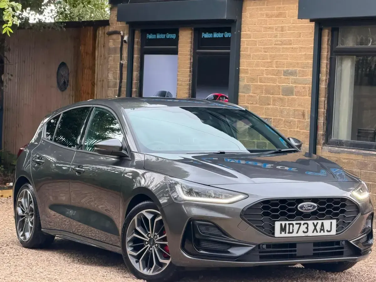 Used Ford Focus ST-Line X 100 HP (73 kW) 2023 Grey Hatchback