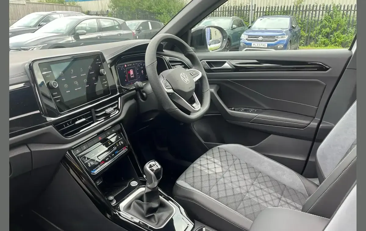 New VW T-Roc Black Edition 150 HP (110 kW) 2026 White SUV