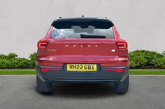 Begagnad Volvo XC40 R-Design Pro 262 HK (192 kW) 2022 Röd SUV