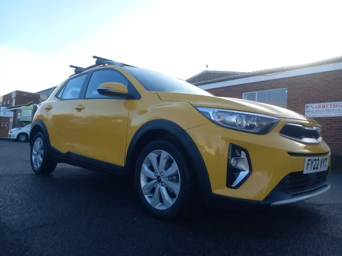 Second-hand Kia Stonic 100 CP (73 kW) 2022 Galben SUV