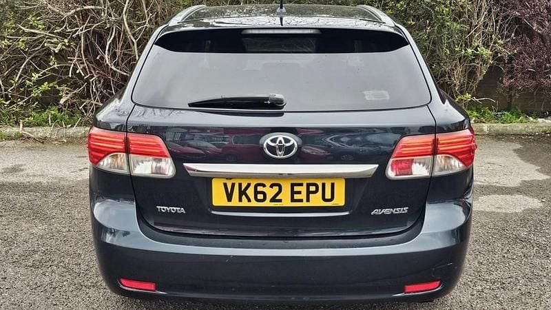 Used Toyota Avensis T4 124 HP (91 kW) 2012 Grey Estate