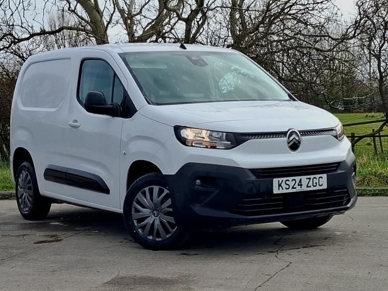 Used Citroën Berlingo 100 HP (73 kW) 2024 White MPV