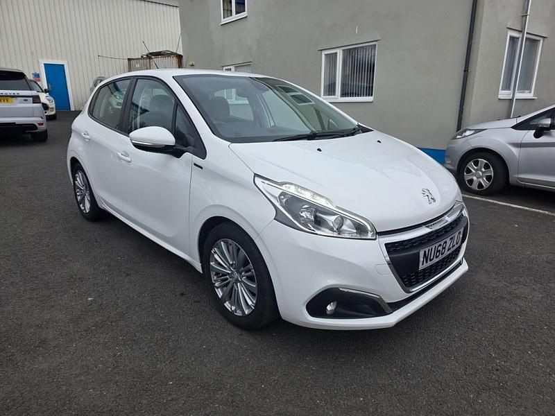 Used Peugeot 208 Signature Sky 2018 White Hatchback