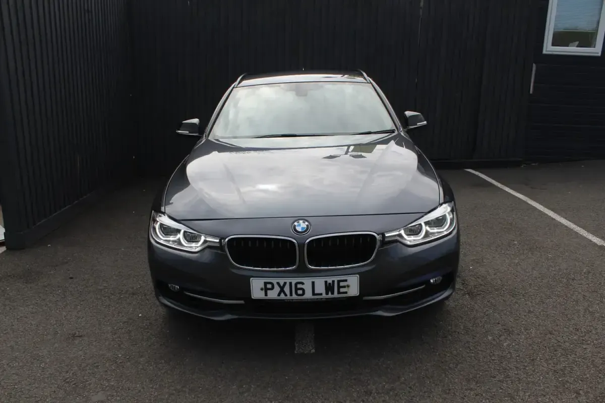 Usado BMW 320 Sport Line 2016 Gris Familiar
