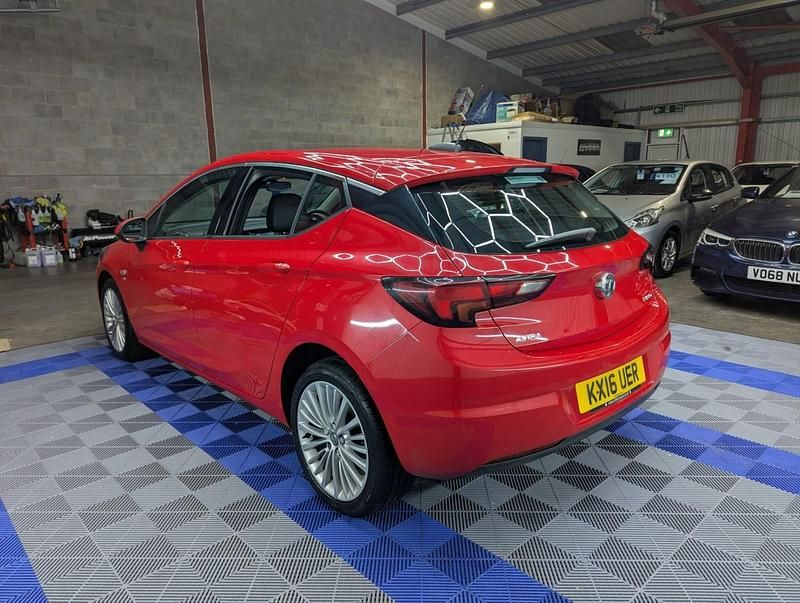 Second-hand Vauxhall Astra Elite 2016 Roșu Hatchback