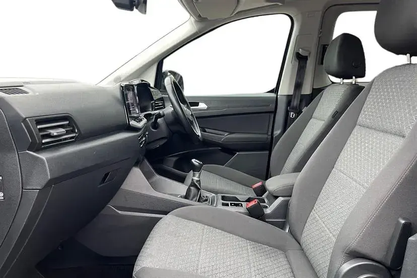 Used Ford Tourneo Titanium 122 HP (89 kW) 2023 Midnight blue Estate
