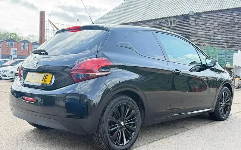 Used Peugeot 208 82 HP (60 kW) 2017 Hatchback