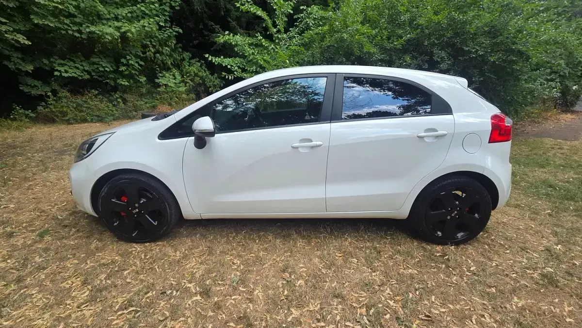 Used Kia Rio 109 HP (80 kW) 2014 White Hatchback
