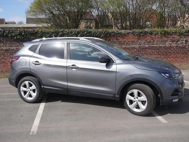 Used Nissan Qashqai Acenta 108 HP (79 kW) 2017 Grey SUV