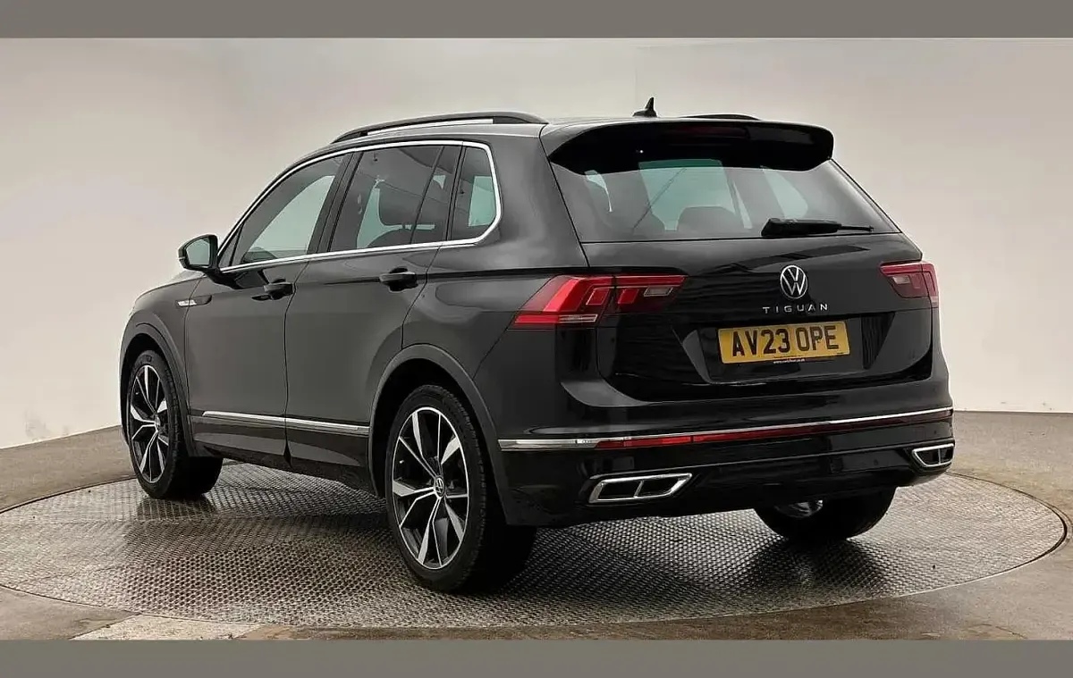 Used VW Tiguan R-line 150 HP (110 kW) 2023 Black SUV