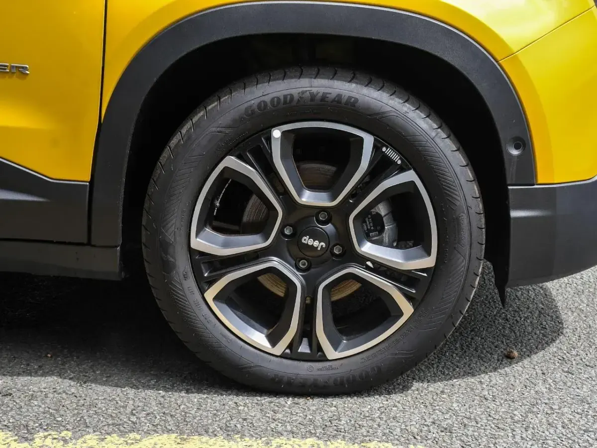 Used Jeep Avenger EV Summit 113 kW (154 HP) 2025 Yellow SUV