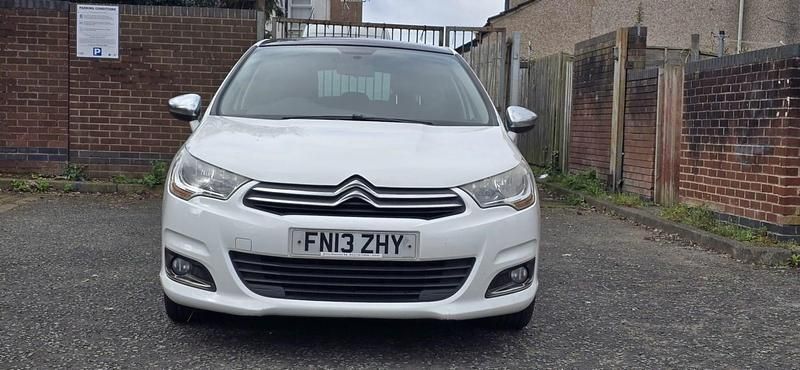 Used Citroën C4 SELECTION 2013 White Hatchback