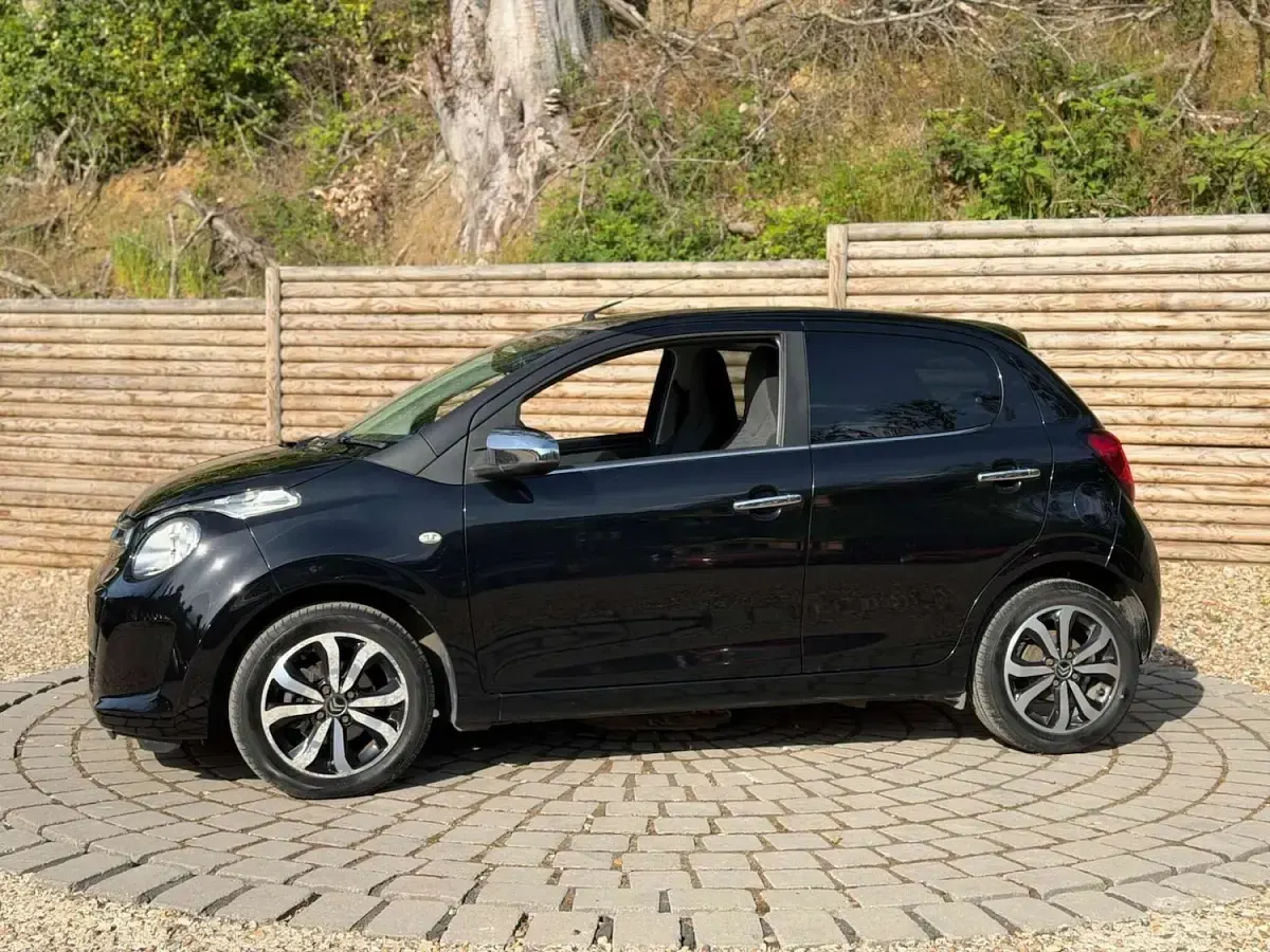 Used Citroën C1 Flair 68 HP (50 kW) 2016 Black Hatchback