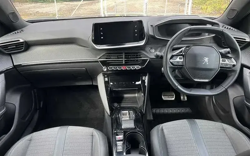 Used Peugeot e-2008 Allure+ 100 kW (136 HP) 2023 Grey SUV