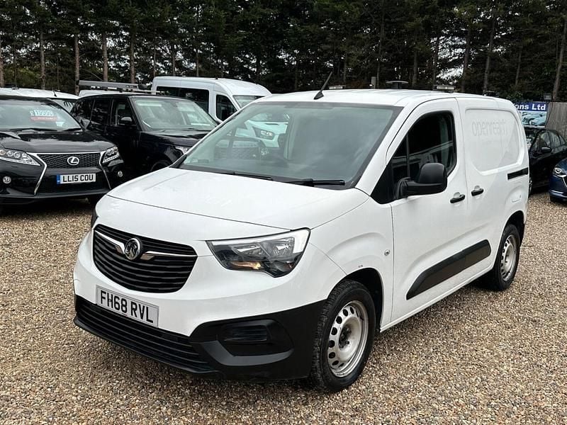 White Used 2019 Vauxhall Combo Edition MPV | £6,500 (Super price) - Image 1/4