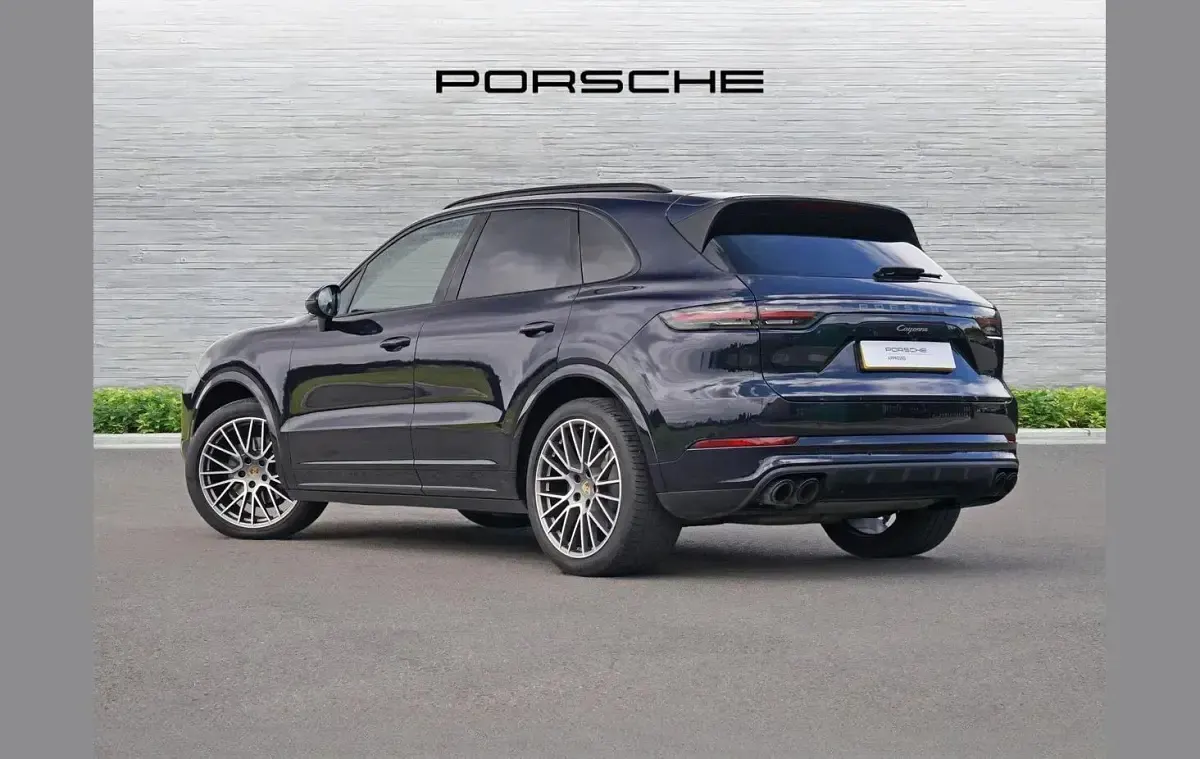 Used Porsche Cayenne Platinum Edition 334 HP (245 kW) 2023 Blue SUV