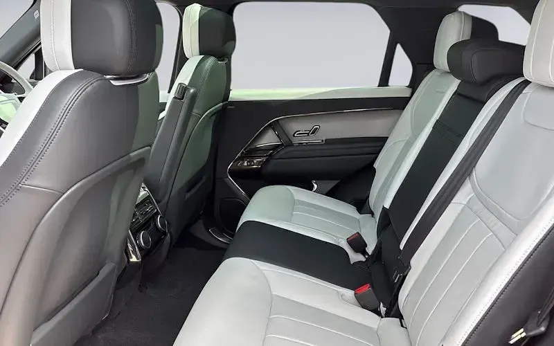 Used Land Rover Range Rover Sport SE Dynamic 300 HP (220 kW) 2026 SUV