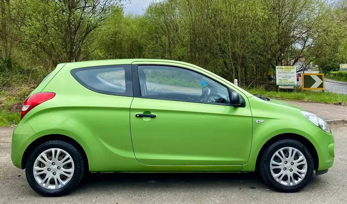 Used Hyundai i20 Classic 78 HP (57 kW) 2011 Green Hatchback