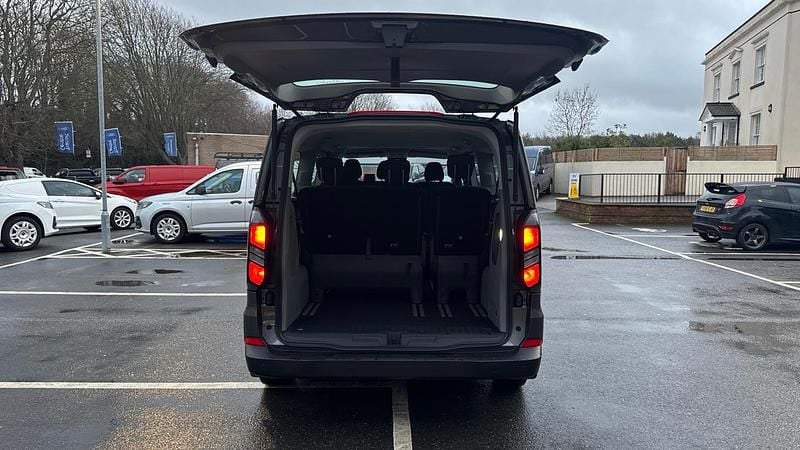 Used Ford Tourneo Custom Zetec 136 HP (100 kW) 2025 Van