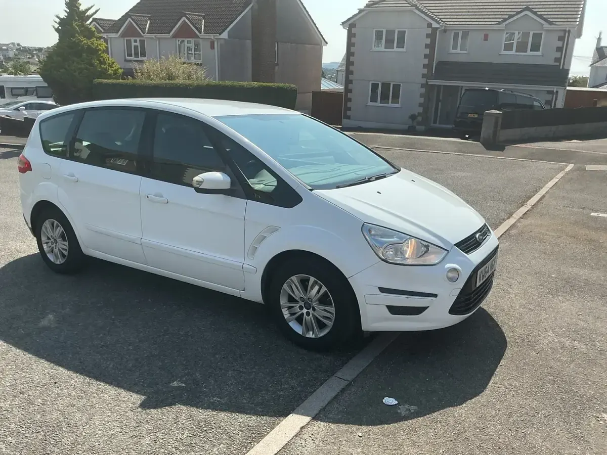 Used Ford S-MAX Zetec 2014 White MPV