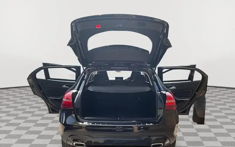 Used Mercedes GLA180 Urban 122 HP (89 kW) 2019 Black SUV