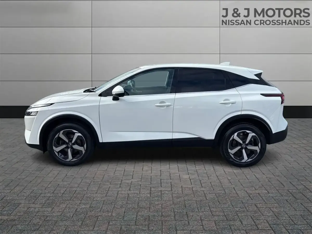 Used Nissan Qashqai N-Connecta 2022 White SUV