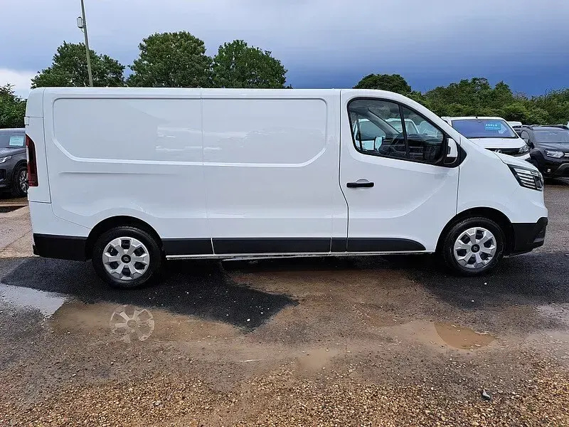 Used Renault Trafic 128 HP (94 kW) 2024 Glacier white
