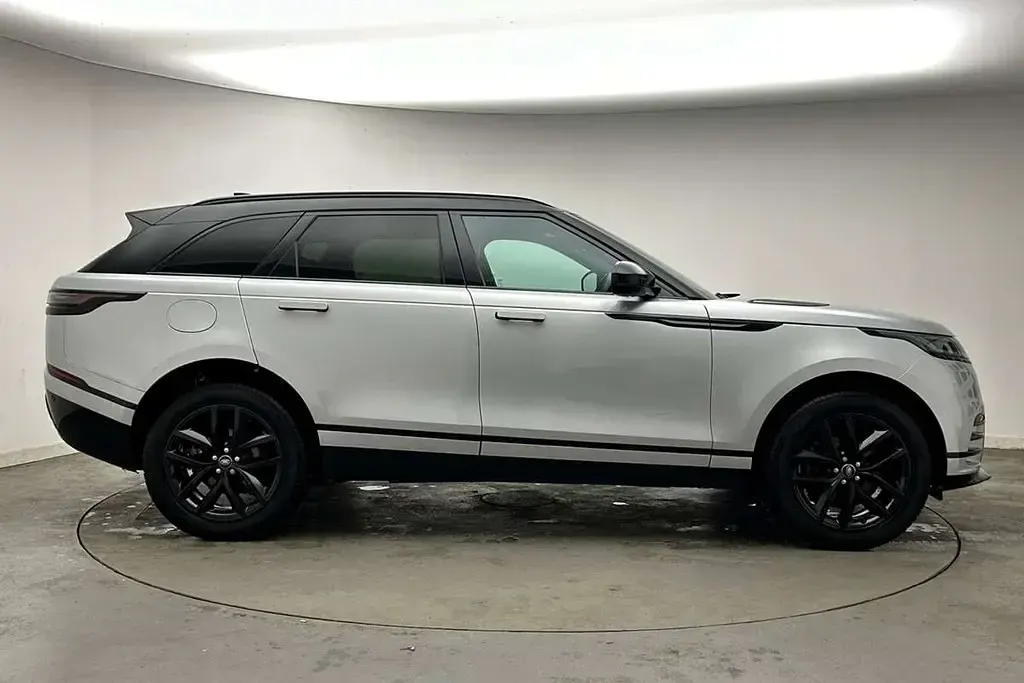 Second-hand Land Rover Range Rover Velar SE Dynamic 200 CP (147 kW) 2024 Argintiu SUV