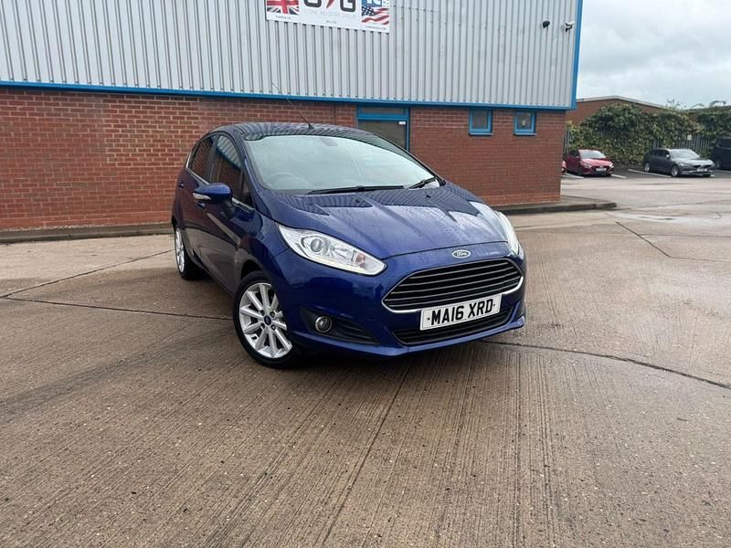 Usado Ford Fiesta Titanium 75 HP (55 kW) 2016 Azul Citadino