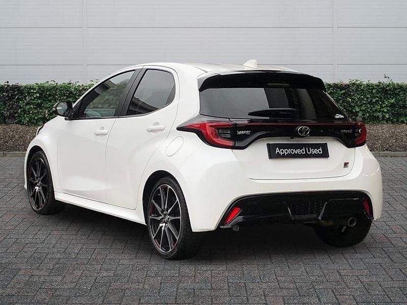 Used Toyota Yaris Hybrid Sport 2023 White Hatchback