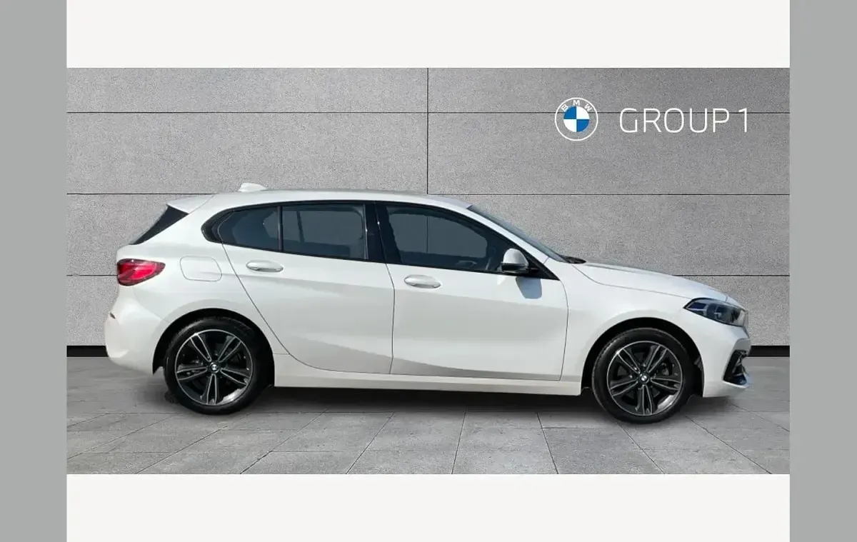 Used BMW 118 Sport Line 136 HP (100 kW) 2021 Mineral white Hatchback