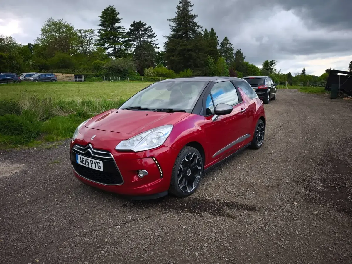 Used Citroën DS3 90 HP (66 kW) 2015 Red Hatchback