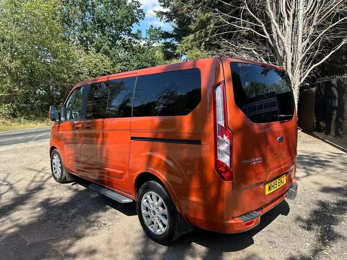 Used Ford Tourneo Custom Titanium 130 HP (95 kW) 2019 Orange Van