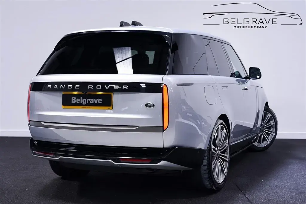 Used Land Rover Range Rover SE 441 HP (324 kW) 2023 Hakuba silver metallic SUV