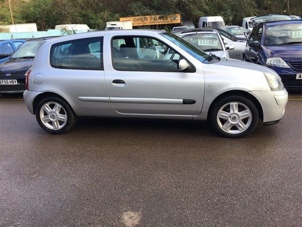 Silver Used 2006 Renault Clio II Campus Hatchback | £990 (Good price) - Image 1/1