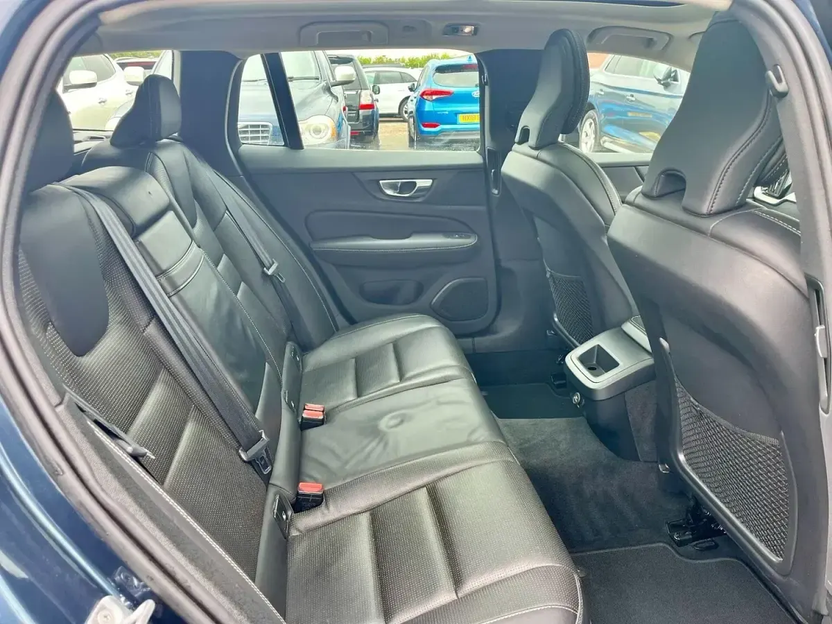 Used Volvo V60 Inscription 2019 Blue Estate