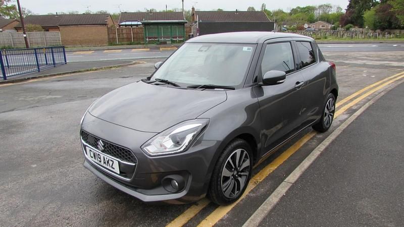 Begagnad Suzuki Swift SZ5 111 HK (81 kW) 2019 Grå Halvkombi