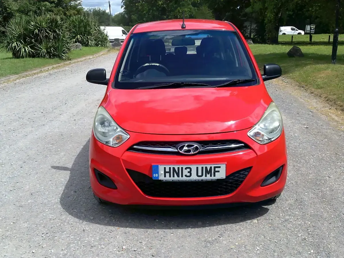 Used Hyundai i10 Classic 83 HP (61 kW) 2013 Red Hatchback