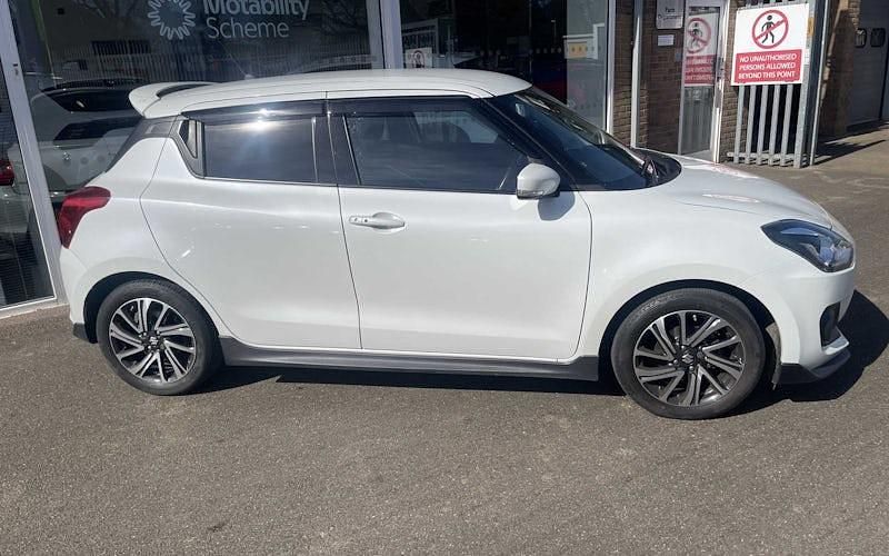 Used Suzuki Swift SZ5 83 HP (61 kW) 2022 White Hatchback