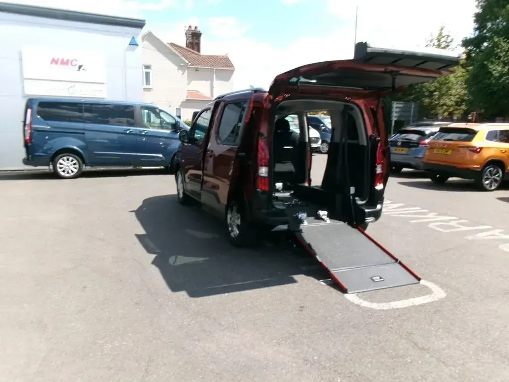 Used Peugeot Rifter Allure Premium 131 HP (96 kW) 2021 Bronze MPV