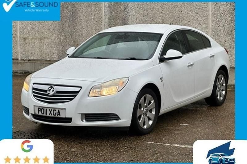 Used Vauxhall Insignia 160 HP (117 kW) 2011 White Hatchback