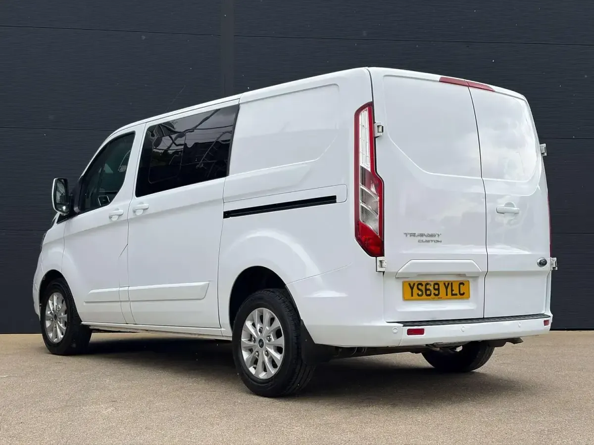 Used Ford Transit Custom Limited 130 HP (95 kW) 2019 White Van