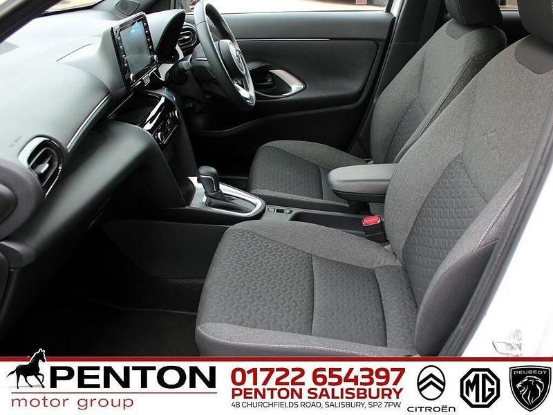 Used Toyota Yaris Cross Design 2023 White SUV