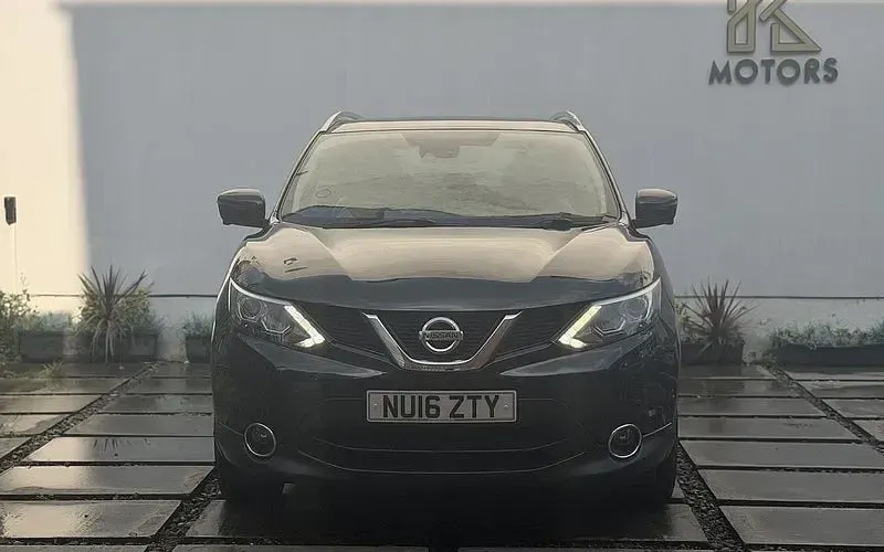 Used Nissan Qashqai Tekna 116 HP (85 kW) 2016 Black SUV