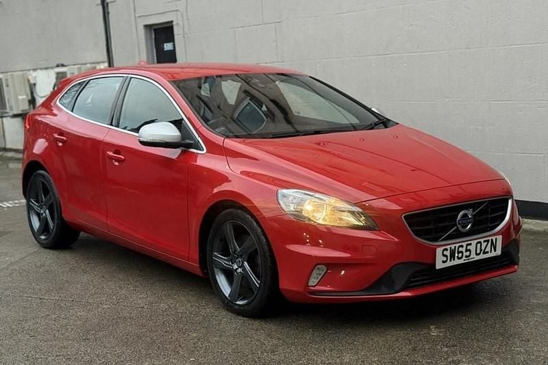 Used Volvo V40 R-Design 122 HP (89 kW) 2016 Red Hatchback