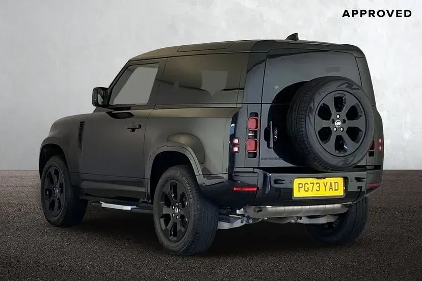 Used Land Rover Defender SE Dynamic 300 HP (220 kW) 2023 Santorini black SUV