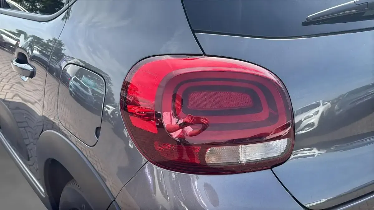 Used Citroën C3 PureTech 108 HP (79 kW) 2023 Red Hatchback