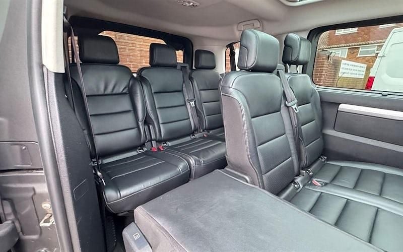 Used Peugeot Traveller Allure 144 HP (105 kW) 2022 Grey MPV