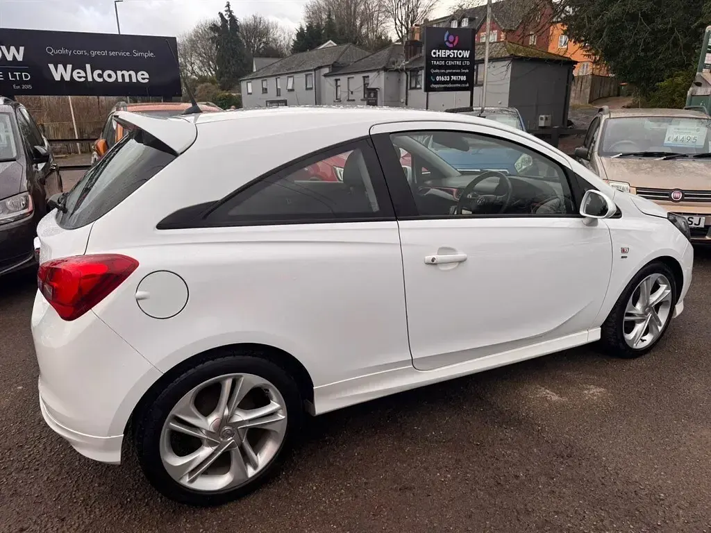 Used Vauxhall Corsa SRi 90 HP (66 kW) 2015 White Hatchback