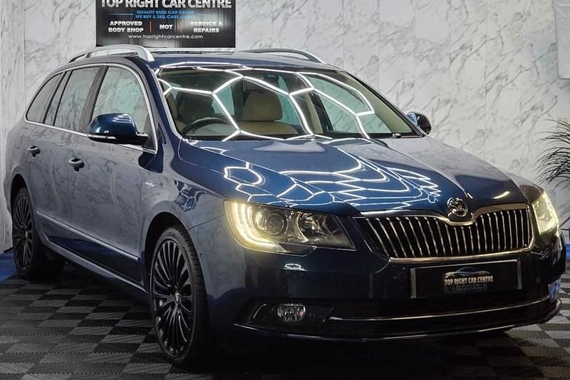 Used Skoda Superb LAURIN & KLEMENT 170 HP (125 kW) 2014 Blue Estate